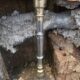 Reparatur von Lochfraß an einem verzinkten Rohr mit Viga Megapress wand außen haus